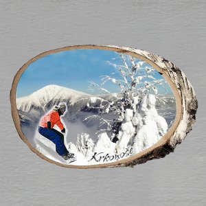 Krkonoše - snowboardista červený - magnet bříza