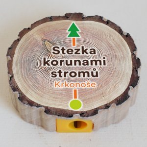 Stezka korunami stromů - Krkonoše - ořezávátko kůra