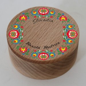 Banská Bystrica - Slovakia - výšivka barva - krabička kulatá 8cm