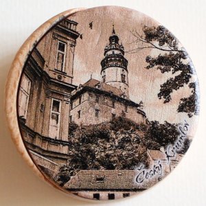 Český Krumlov 1 - krabička kulatá 5cm - sépie